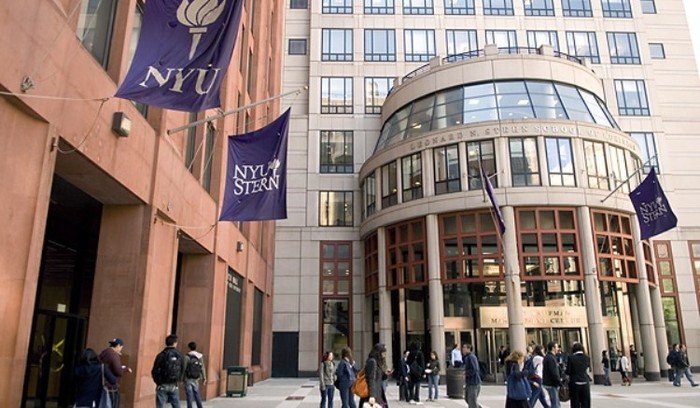 8. New York University Đại học New York (NYU) là một trường đại học nghiên cứu tư nhân có trụ sở tại thành phố New York, Mỹ. Cơ sở chính của New York nằm trong phần Greenwich Village của Manhattan.